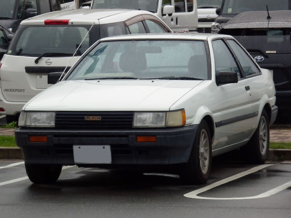 多くのドライバーを育てた1 6リッタークラスの傑作クーペ トヨタ カローラレビン Te27とae86は現在でも中古車市場で大人気 スポーツカーラボ